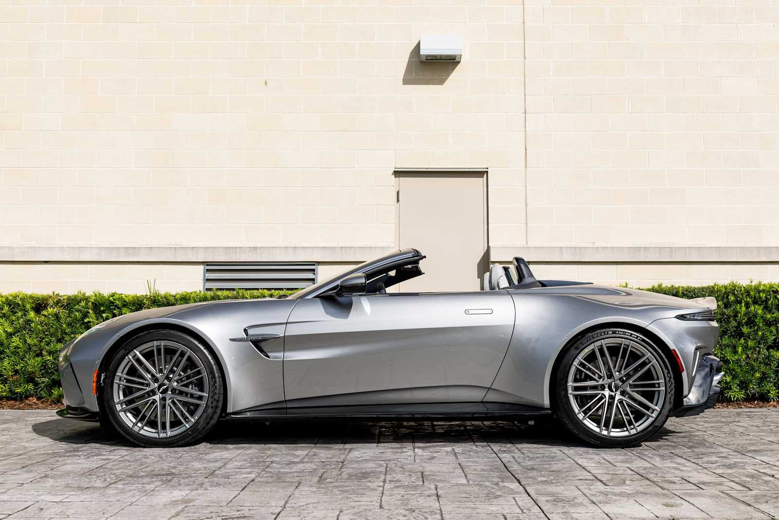 2026 Aston Martin Vantage Base