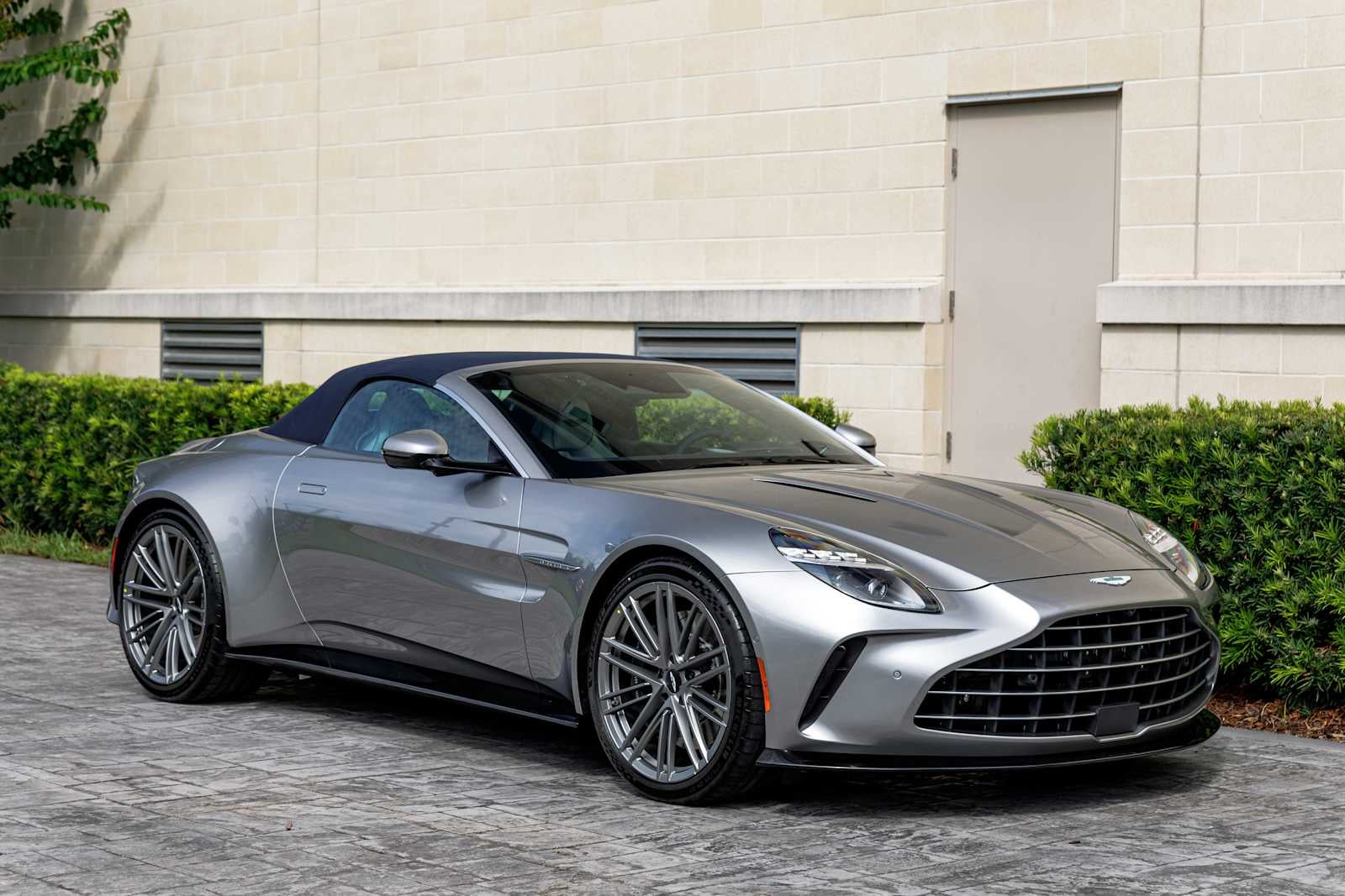 2026 Aston Martin Vantage Base