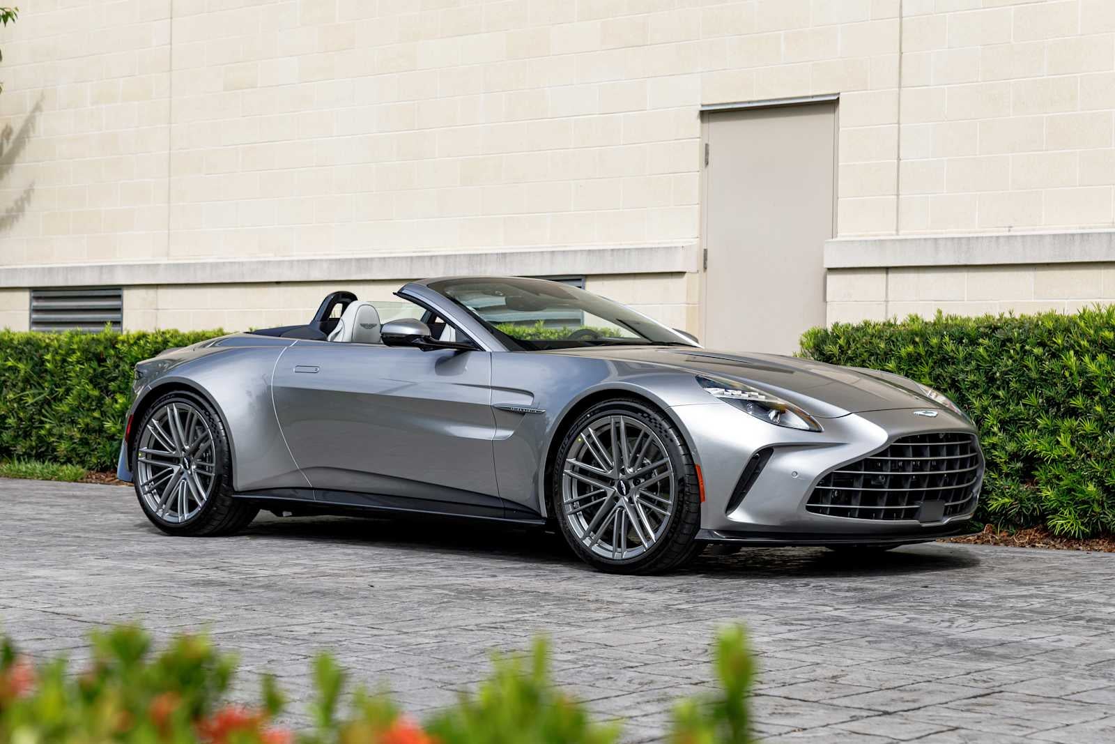 2026 Aston Martin Vantage Base