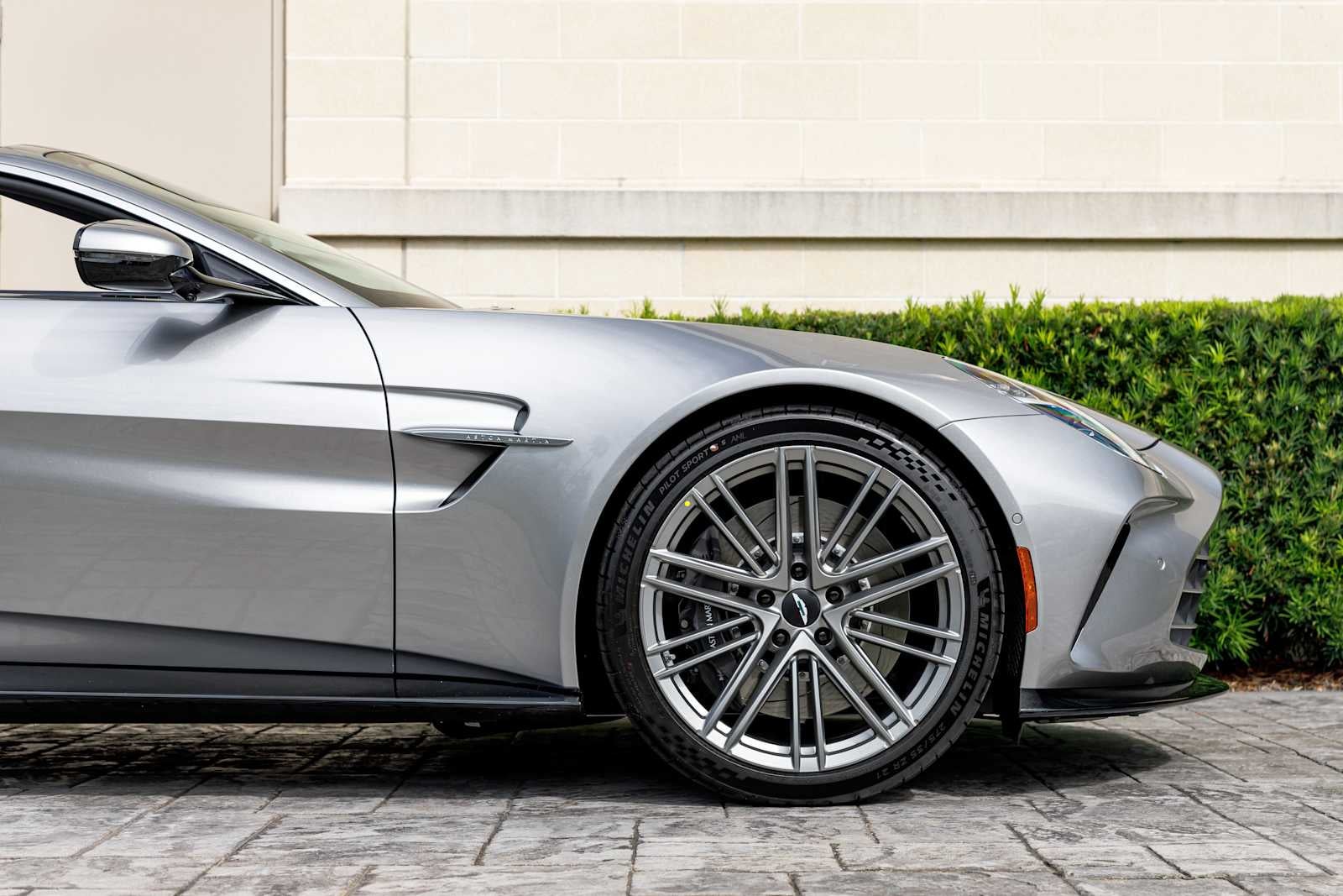 2026 Aston Martin Vantage Base
