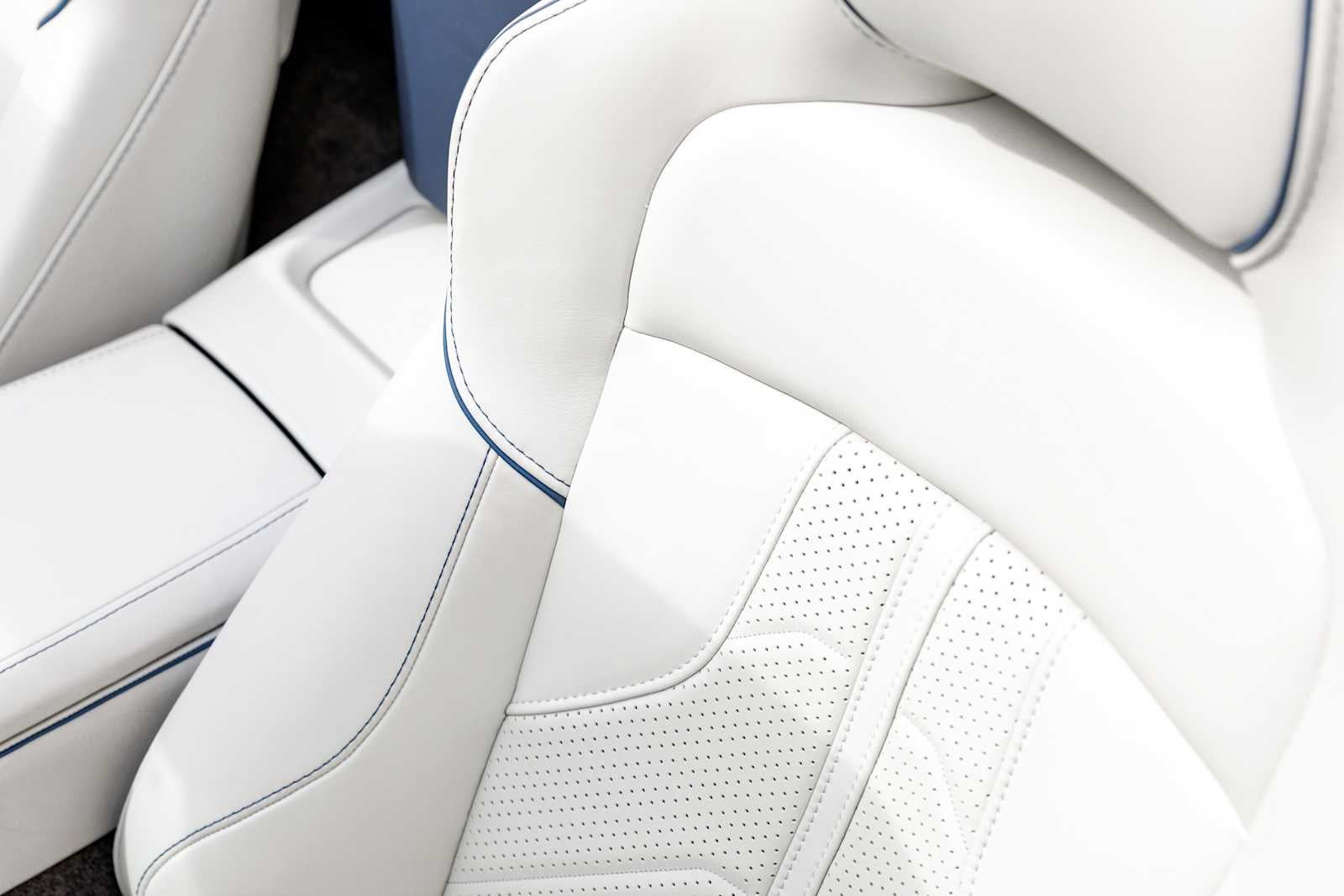 2026 Aston Martin Vantage Base