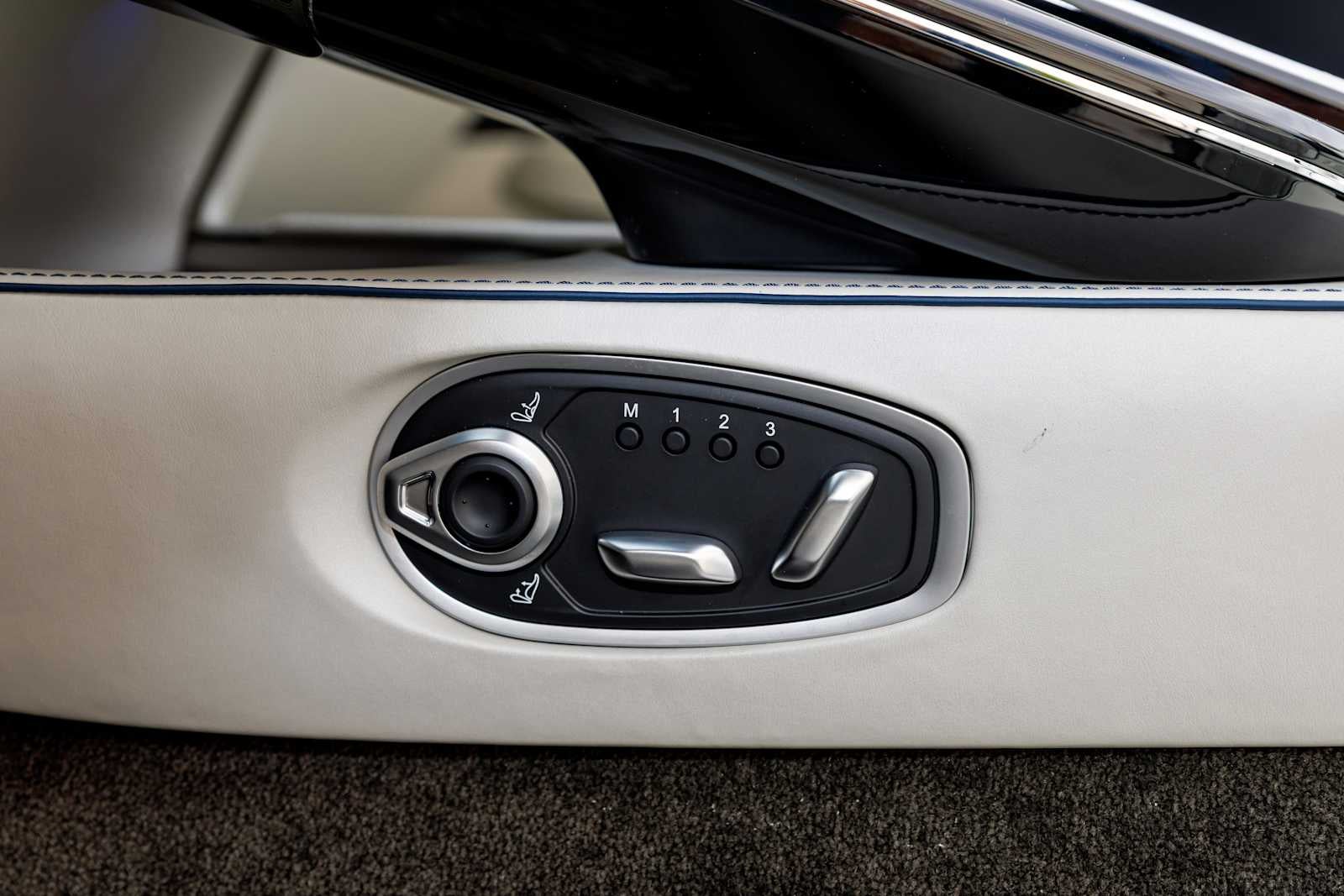 2026 Aston Martin Vantage Base