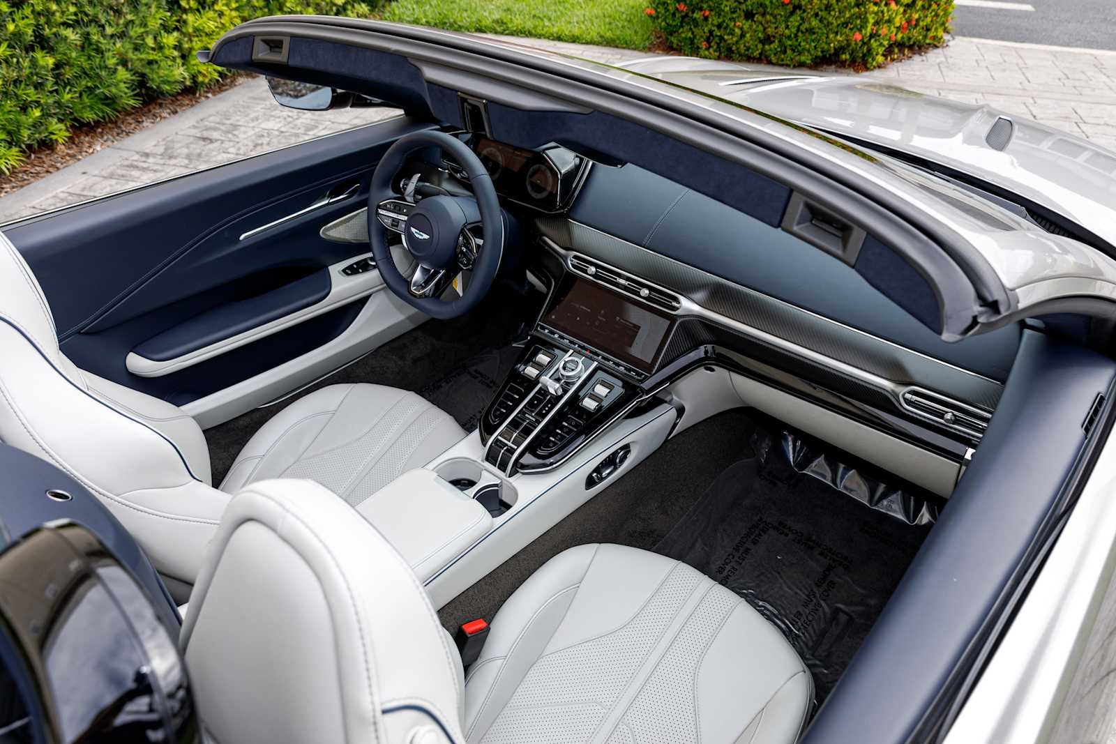 2026 Aston Martin Vantage Base