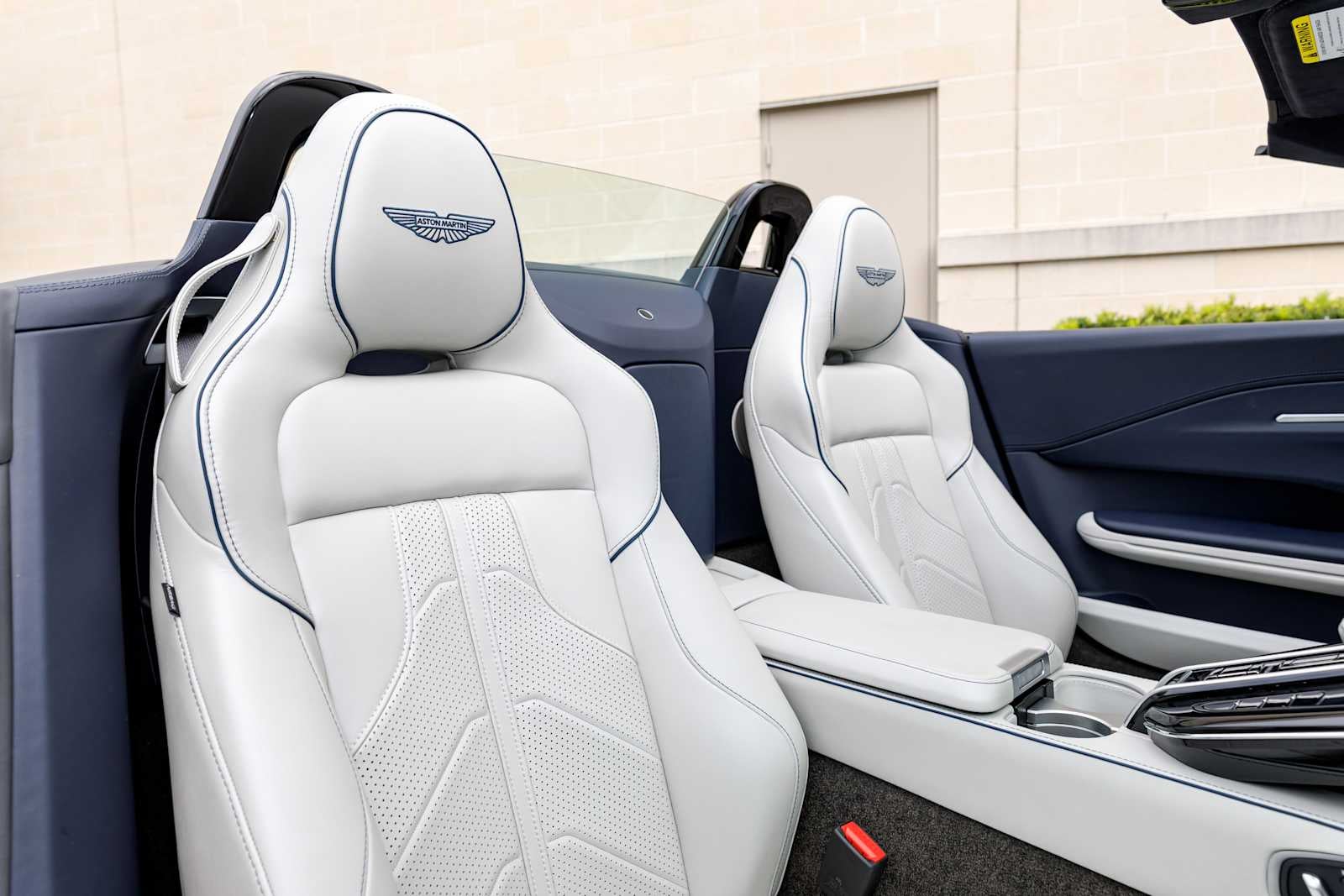 2026 Aston Martin Vantage Base