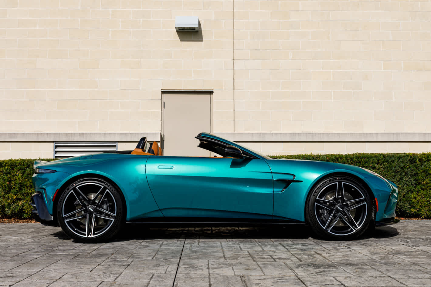 2026 Aston Martin Vantage Base