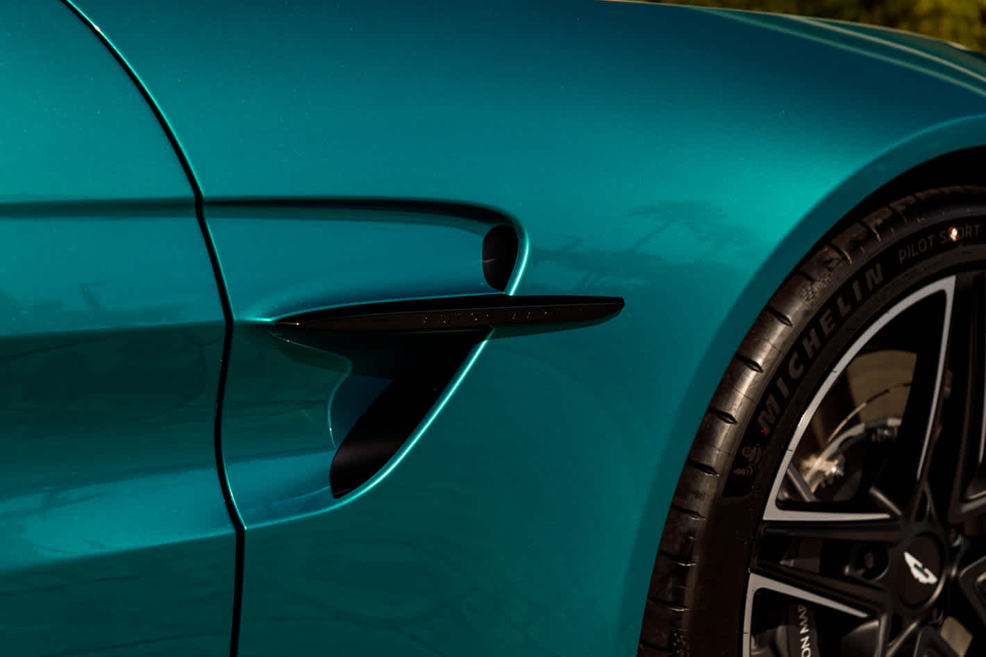 2026 Aston Martin Vantage Base