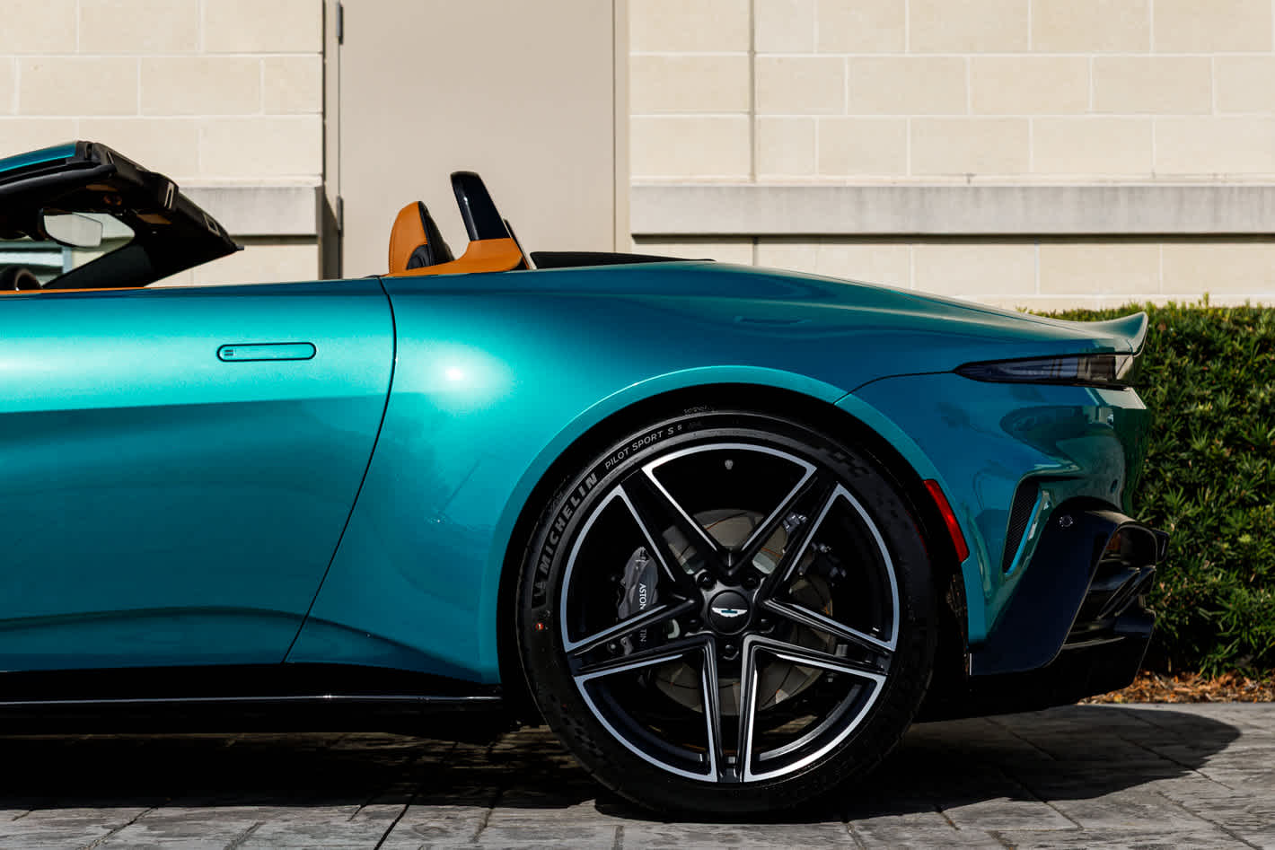 2026 Aston Martin Vantage Base