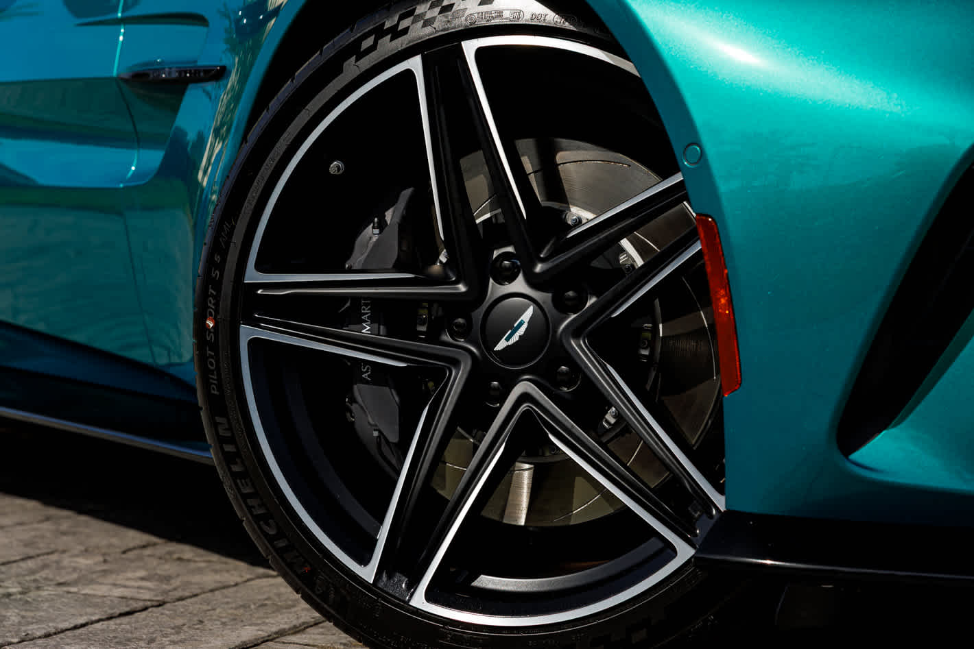 2026 Aston Martin Vantage Base