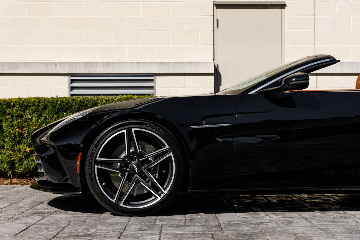 2026 Aston Martin Vantage Base