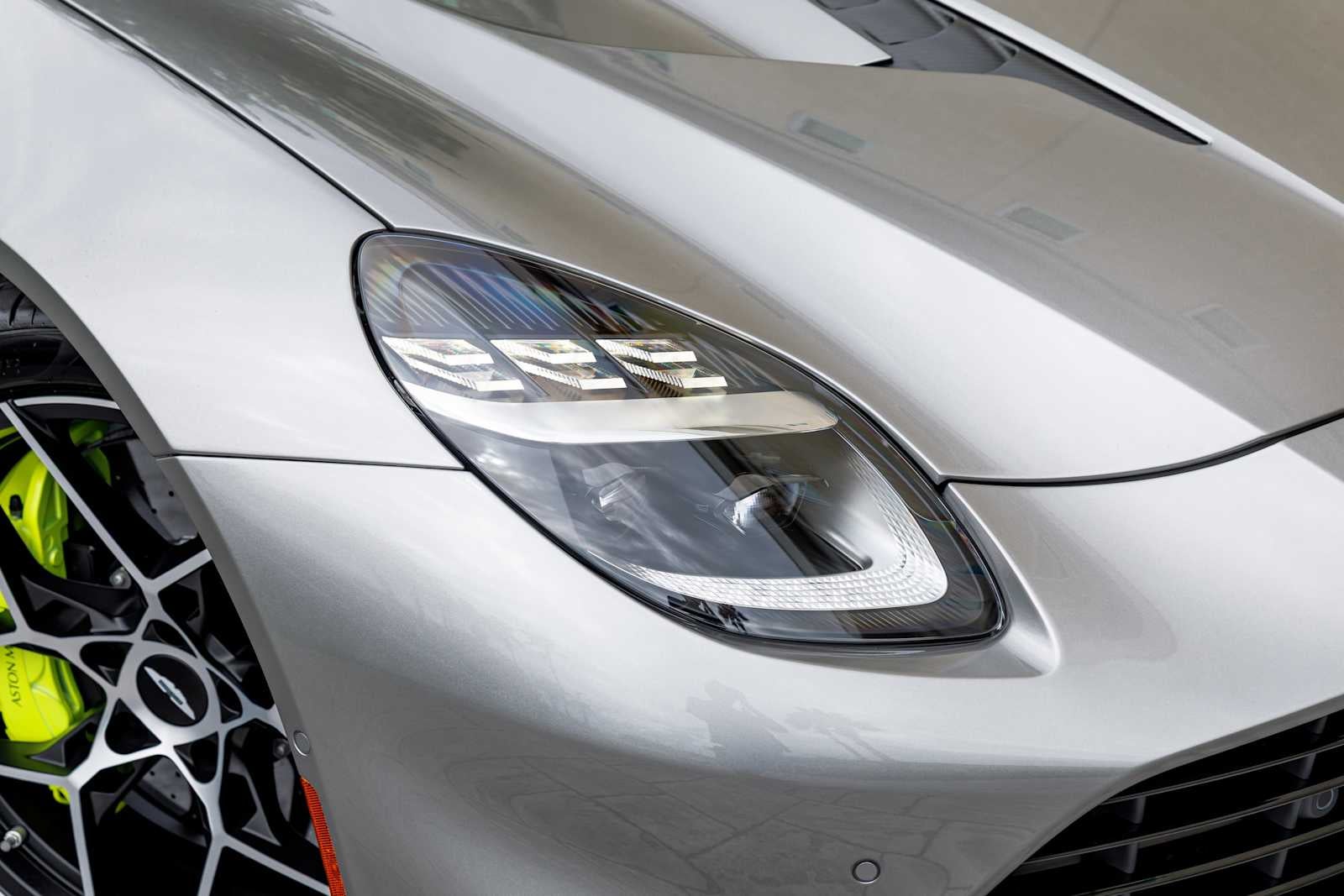 2025 Aston Martin Vanquish Base