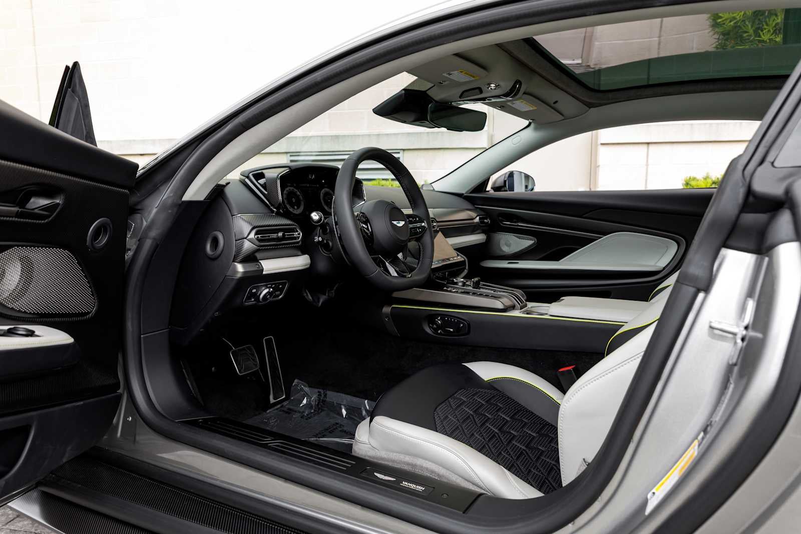 2025 Aston Martin Vanquish Base