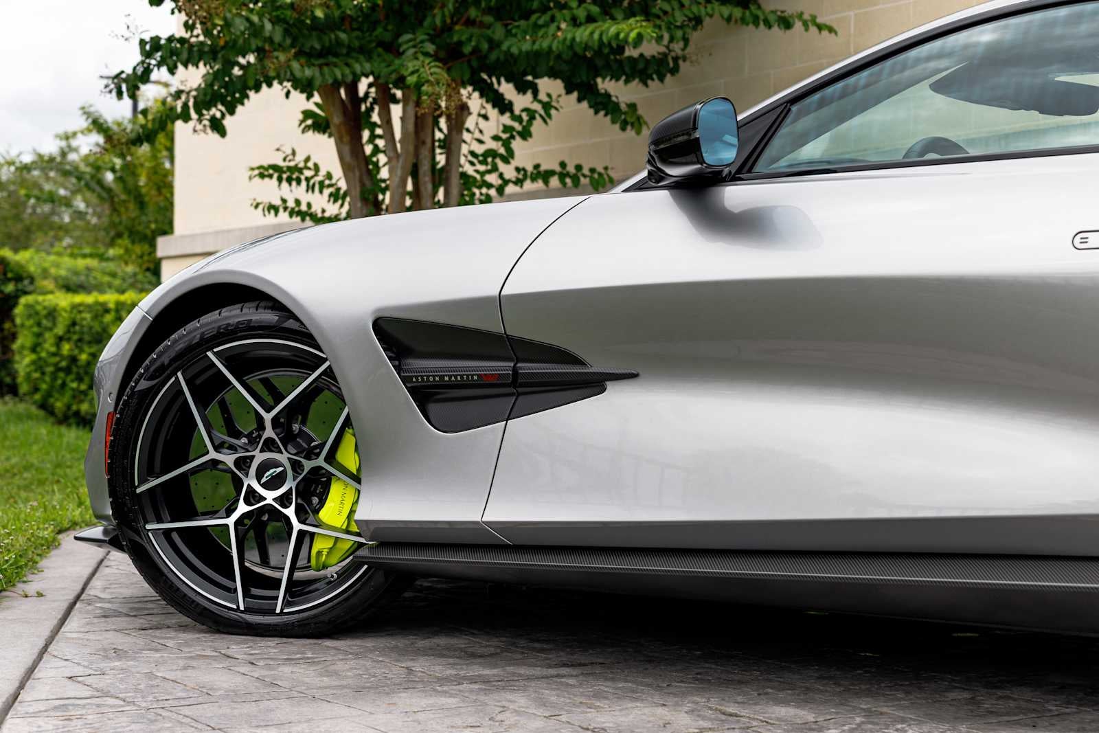 2025 Aston Martin Vanquish Base