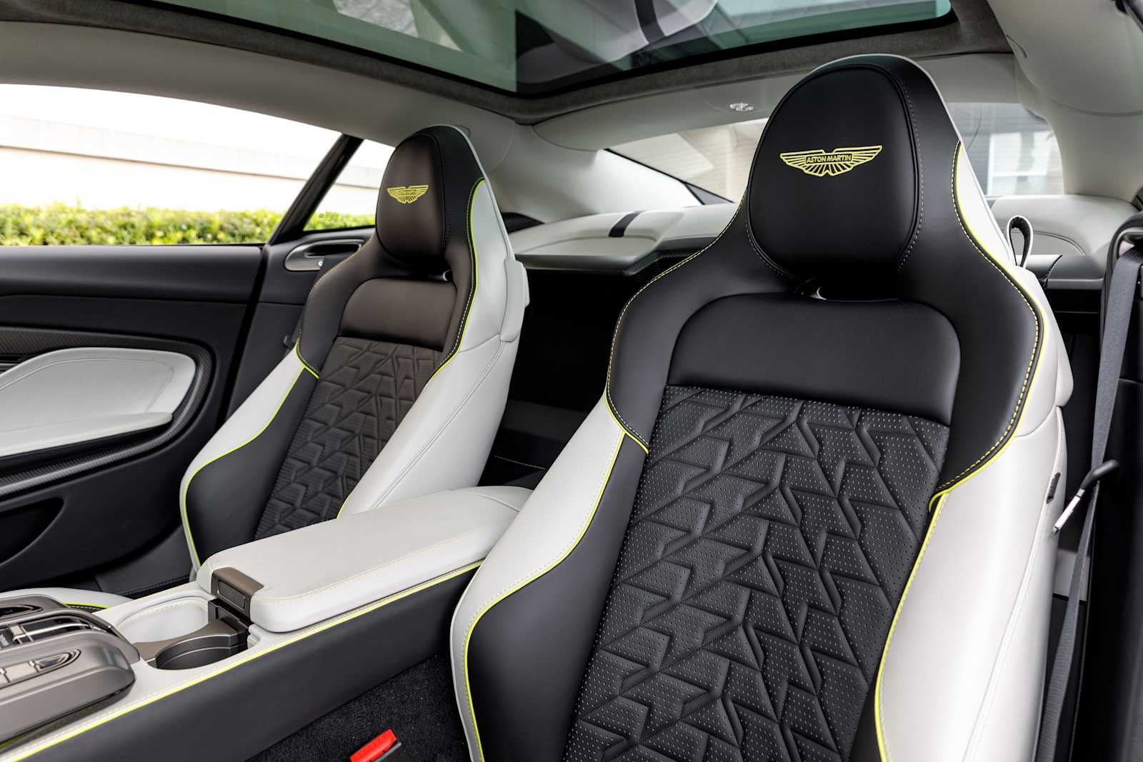 2025 Aston Martin Vanquish Base