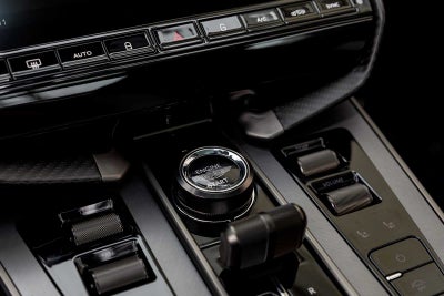 2025 Aston Martin Vanquish Base