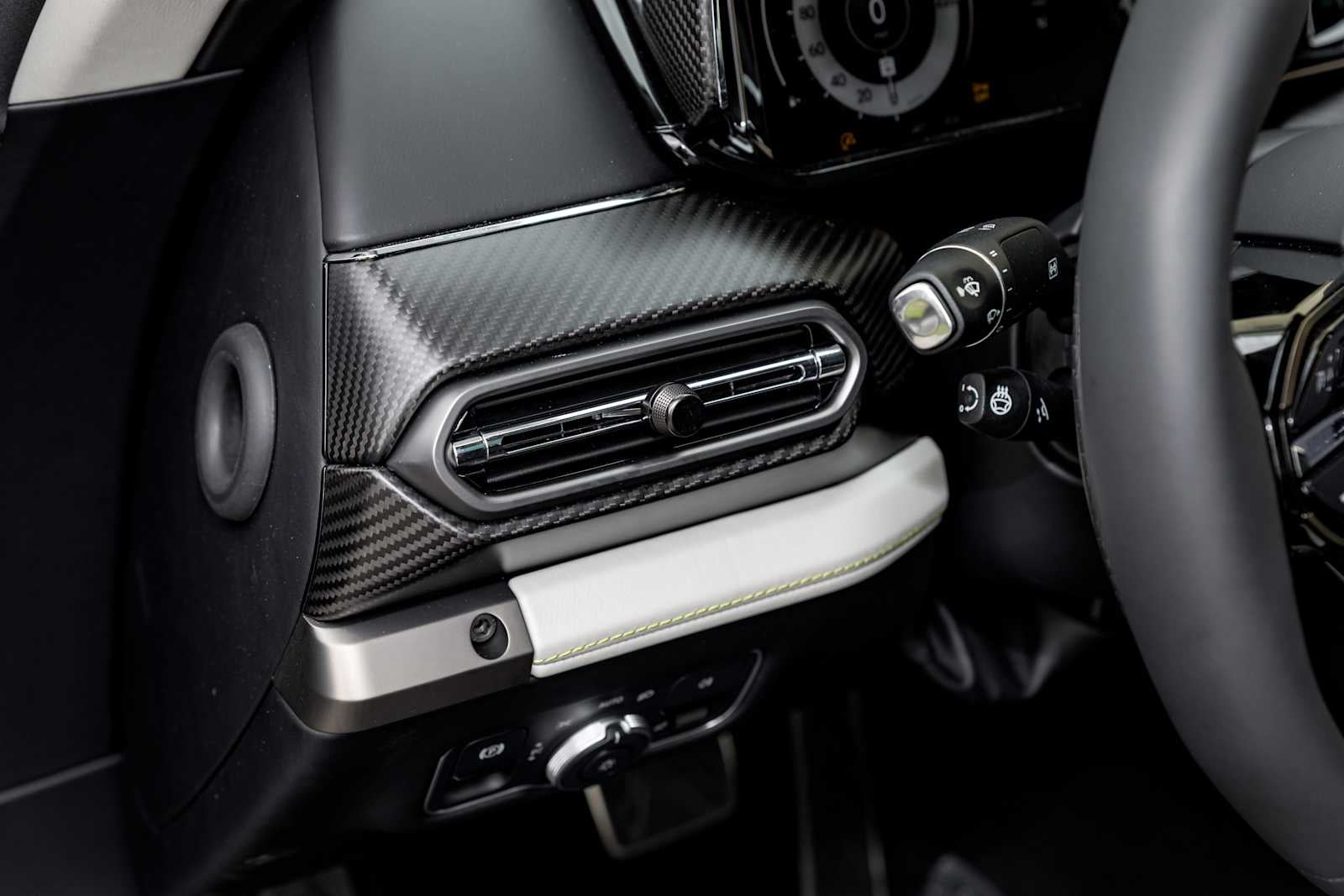 2025 Aston Martin Vanquish Base