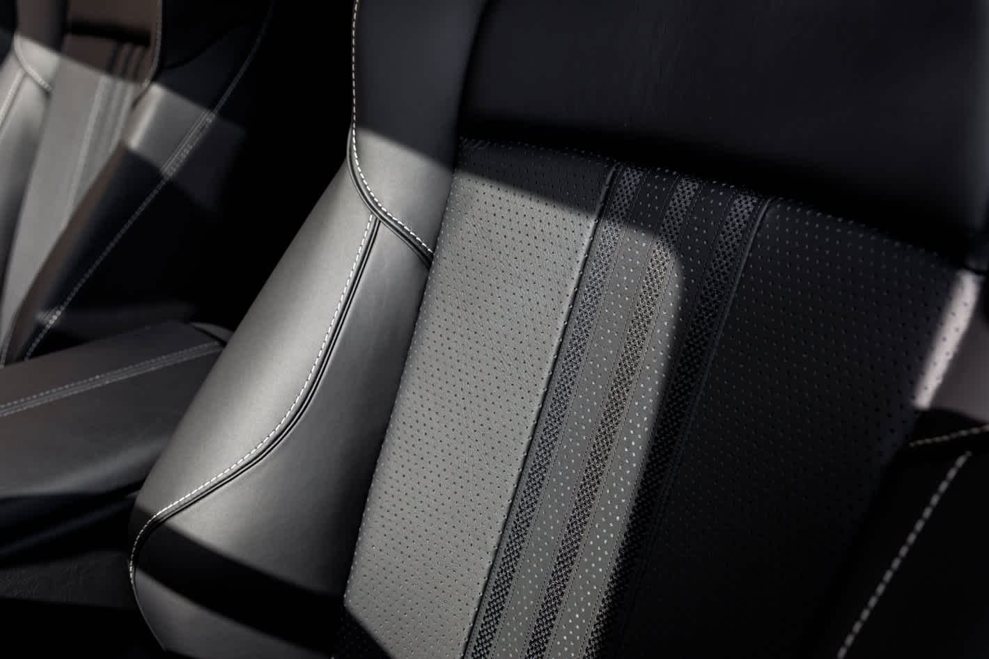 2026 Aston Martin DBX 707