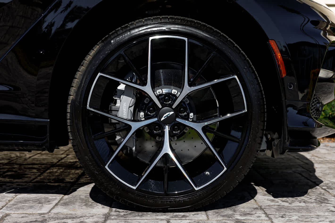 2025 Aston Martin DBX 707