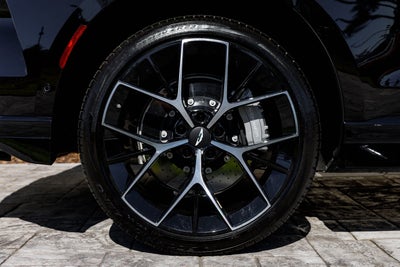 2025 Aston Martin DBX 707