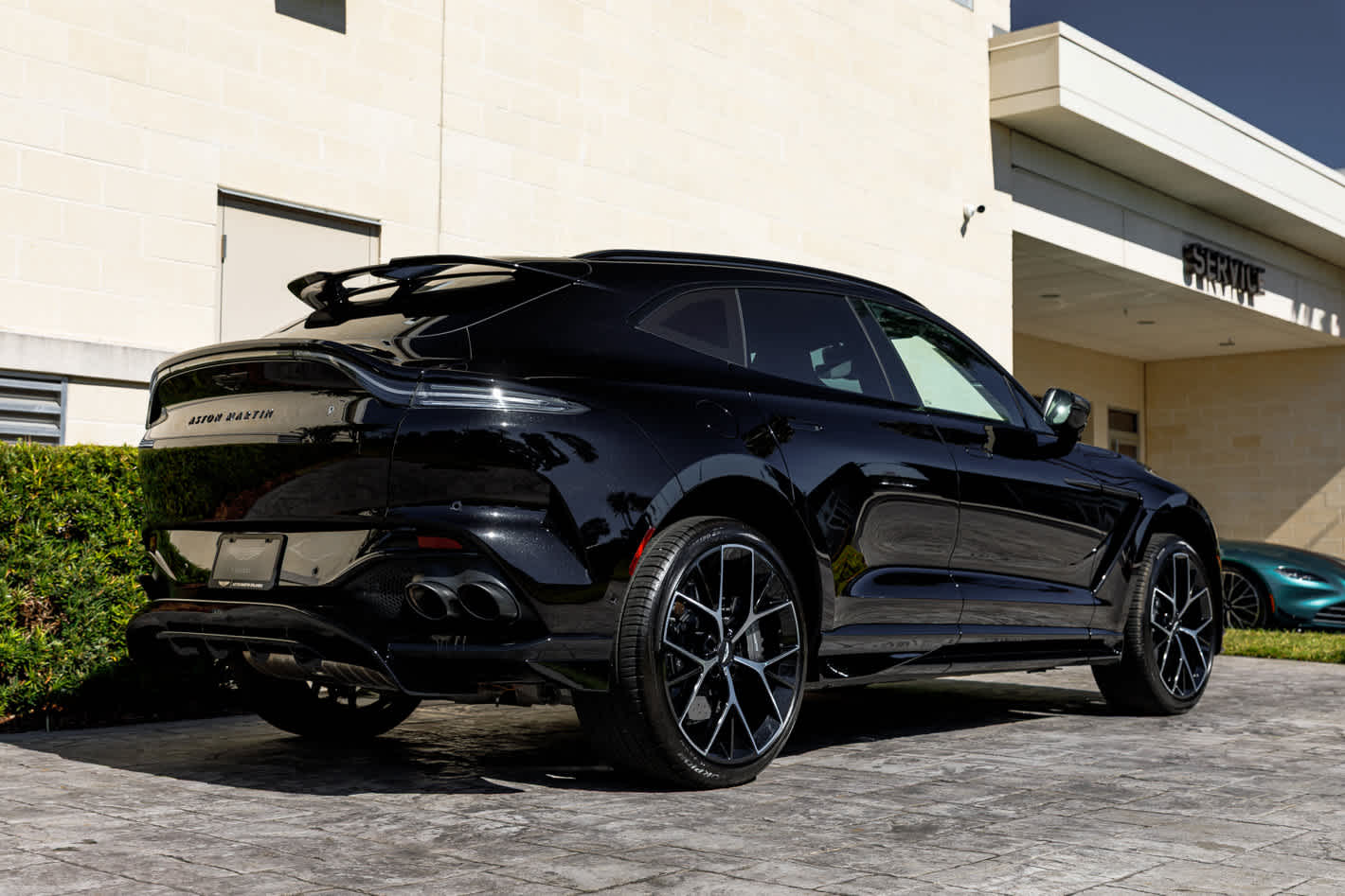 2025 Aston Martin DBX 707