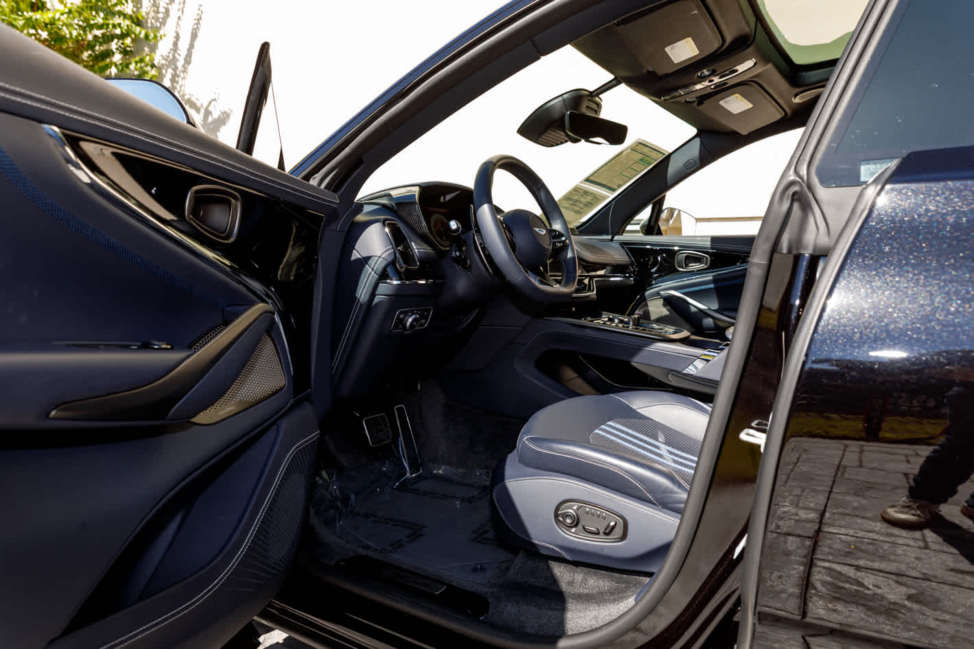 2025 Aston Martin DBX 707