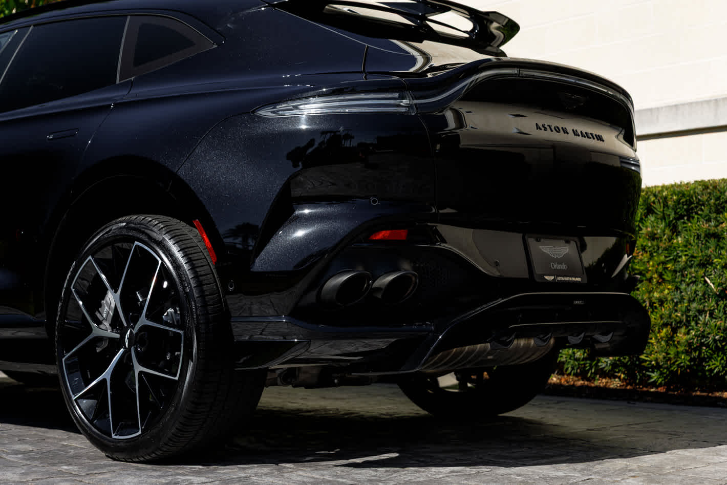 2025 Aston Martin DBX 707