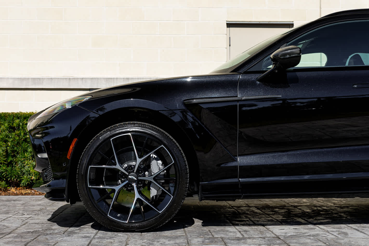 2025 Aston Martin DBX 707