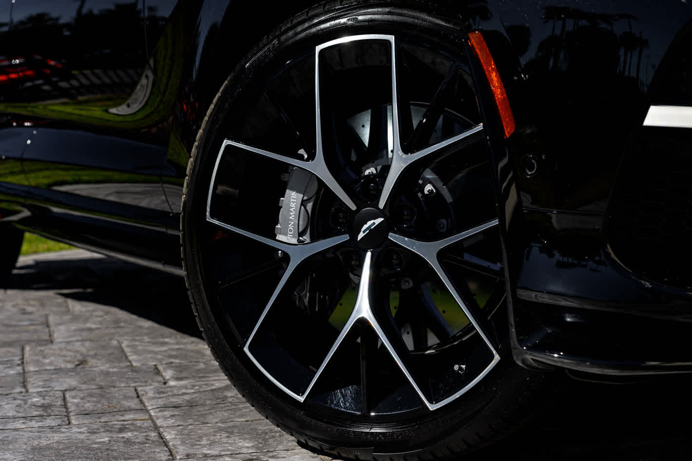 2025 Aston Martin DBX 707