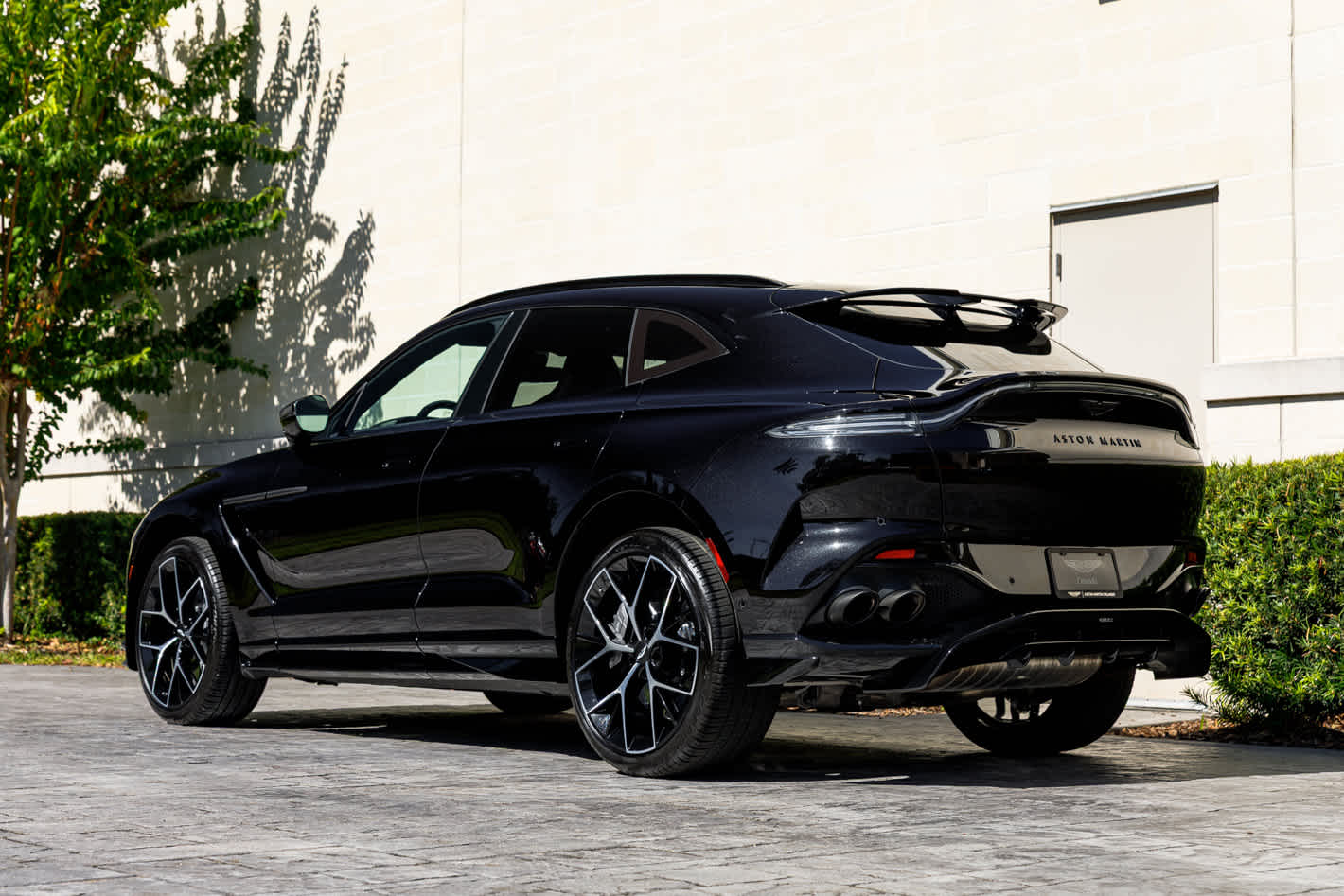 2025 Aston Martin DBX 707