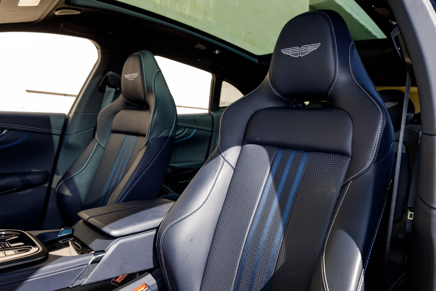 2025 Aston Martin DBX 707