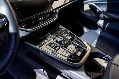 2025 Aston Martin DBX 707