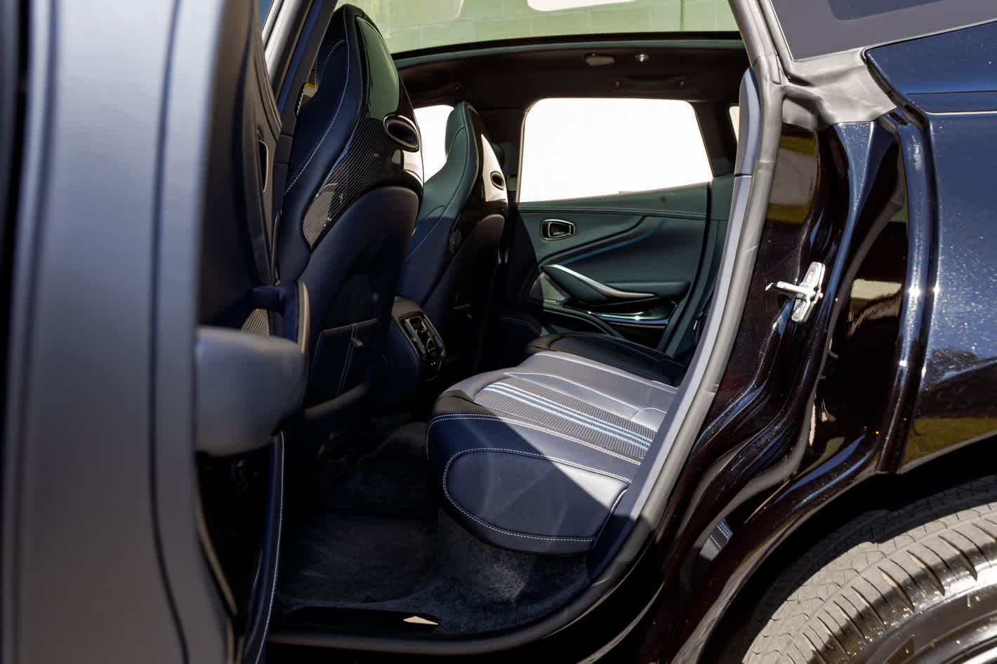 2025 Aston Martin DBX 707