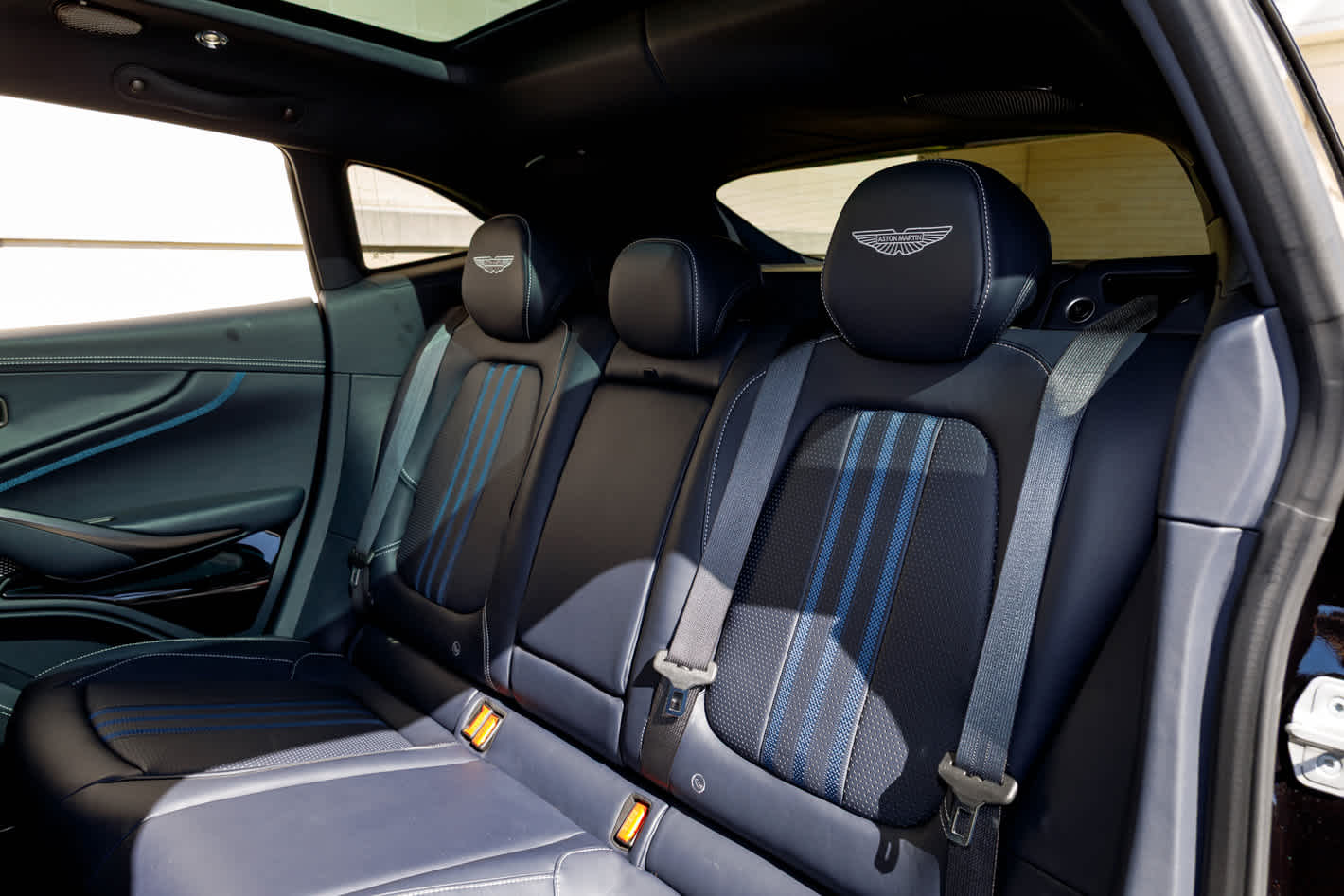 2025 Aston Martin DBX 707