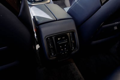 2025 Aston Martin DBX 707