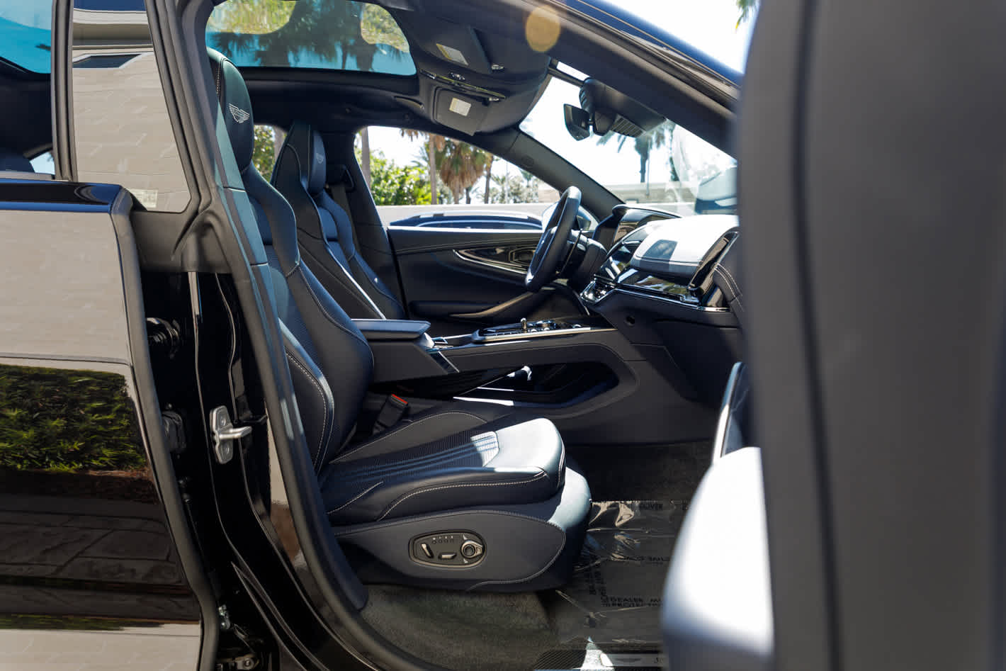 2025 Aston Martin DBX 707