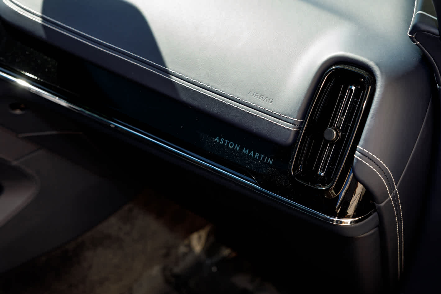 2025 Aston Martin DBX 707