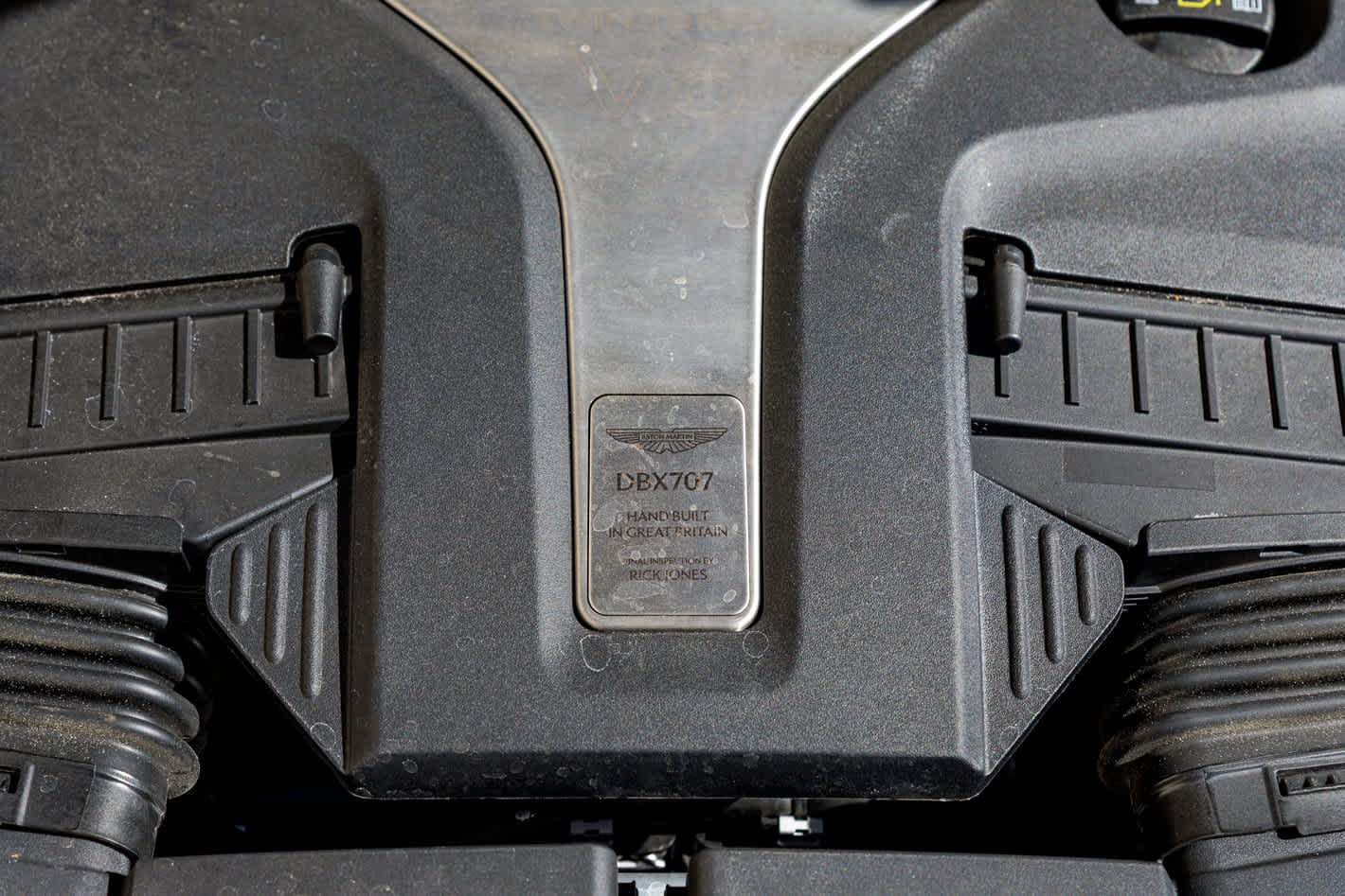 2025 Aston Martin DBX 707