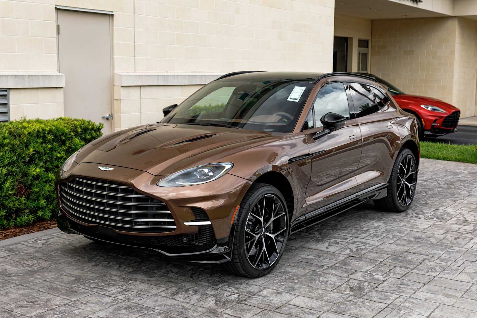 2025 Aston Martin DBX 707