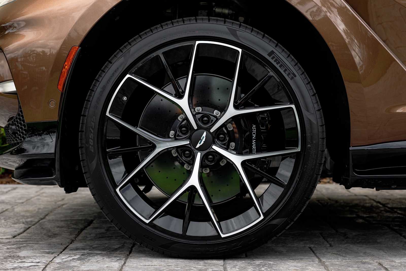 2025 Aston Martin DBX 707