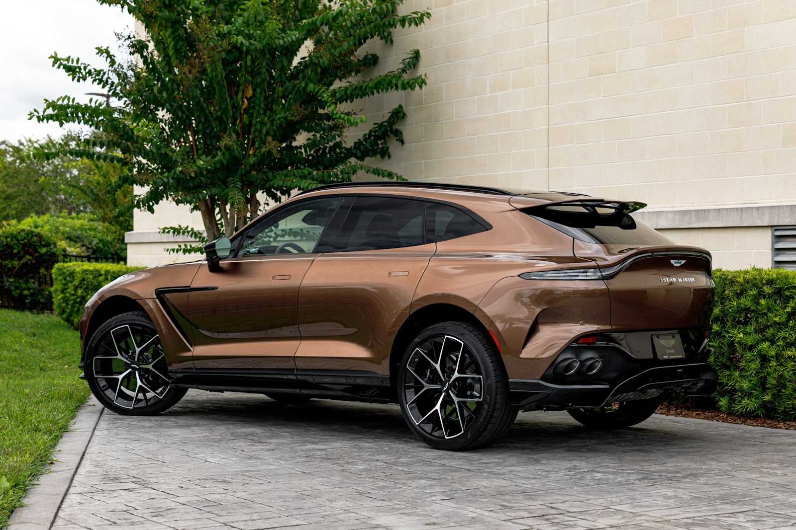 2025 Aston Martin DBX 707