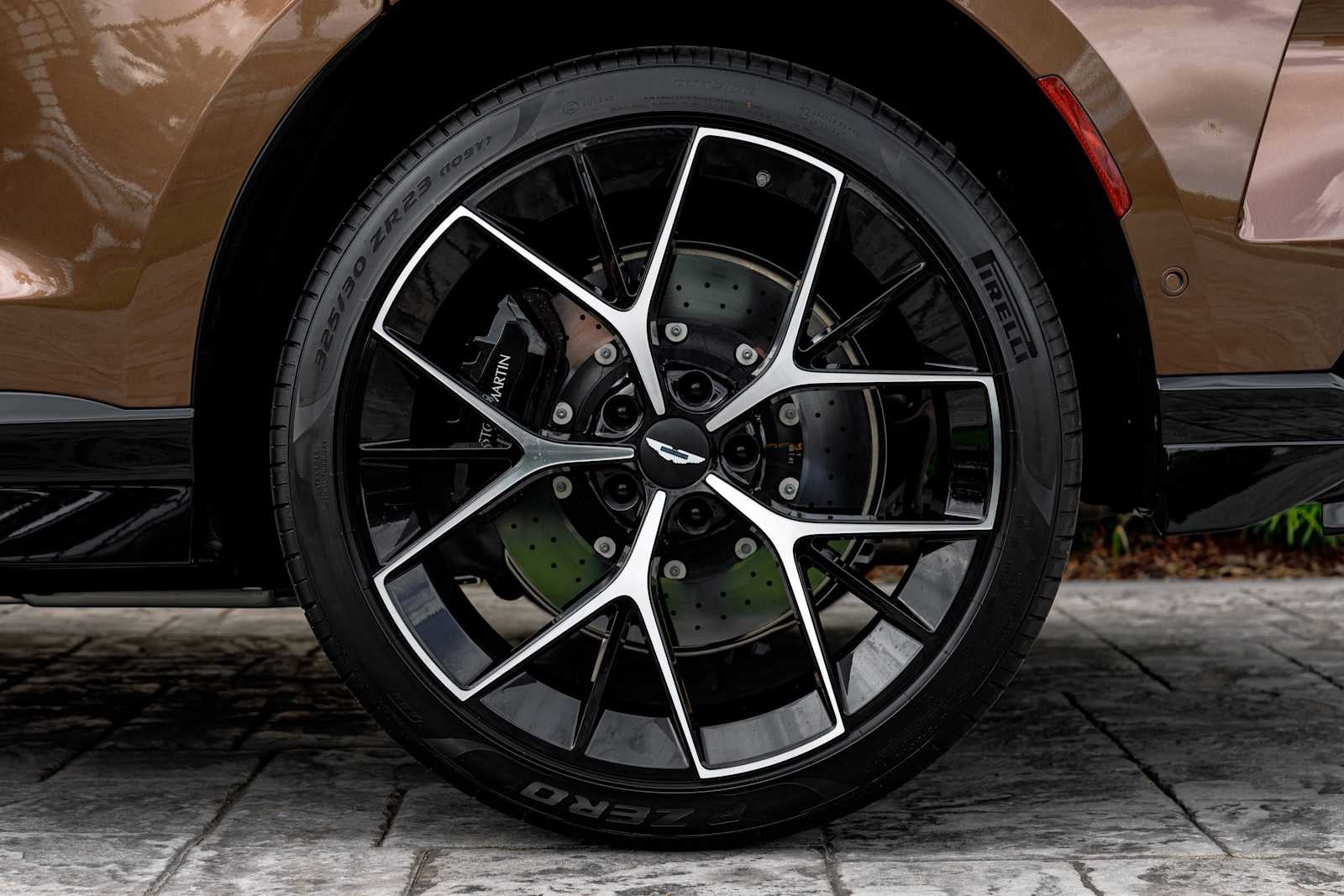 2025 Aston Martin DBX 707