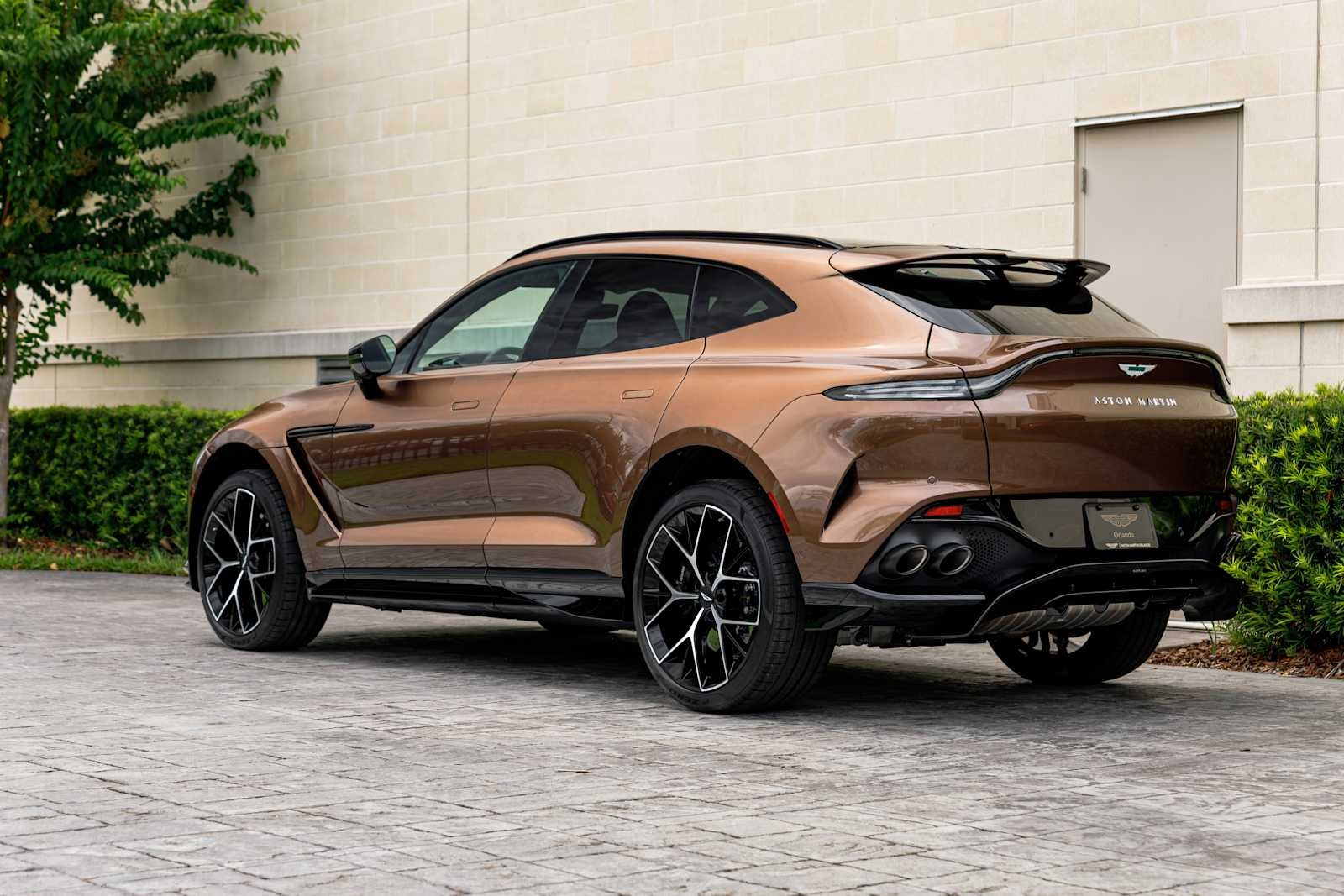 2025 Aston Martin DBX 707