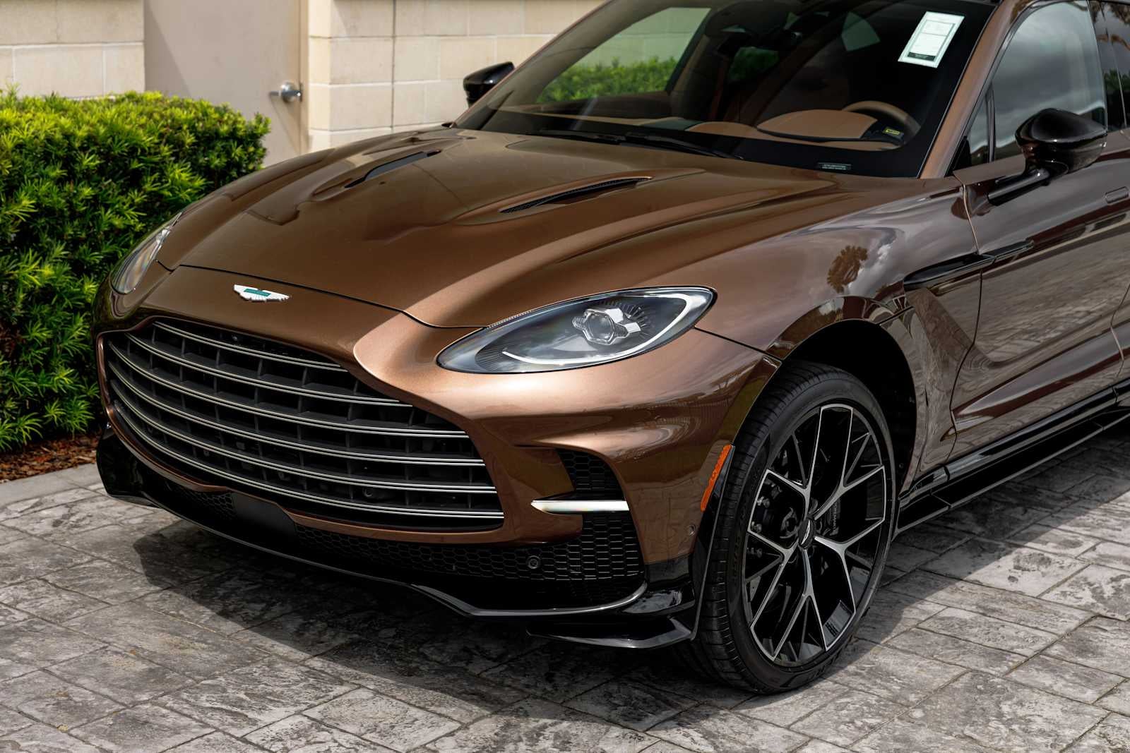 2025 Aston Martin DBX 707