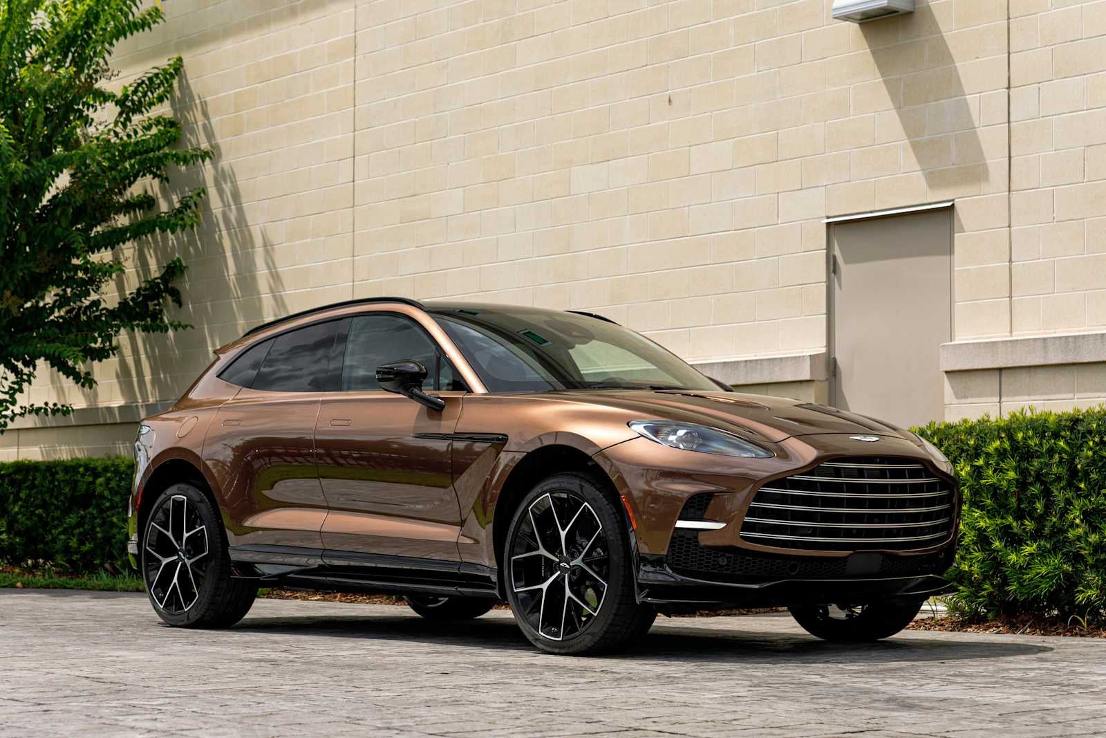 2025 Aston Martin DBX 707