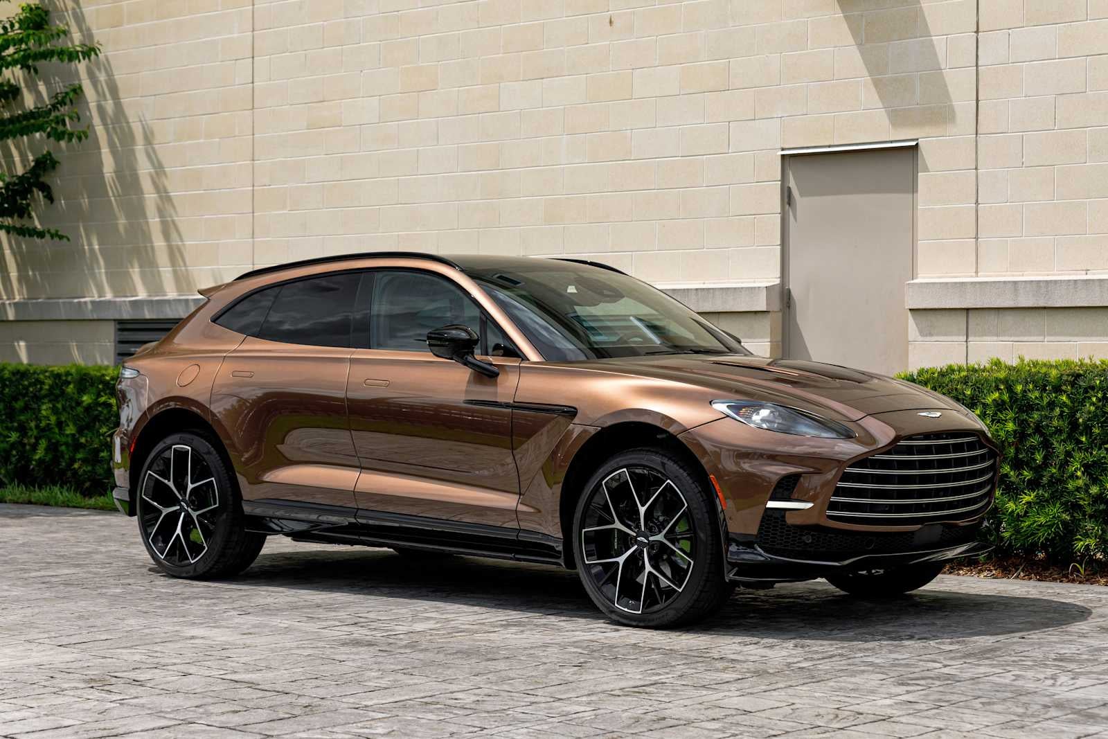 2025 Aston Martin DBX 707