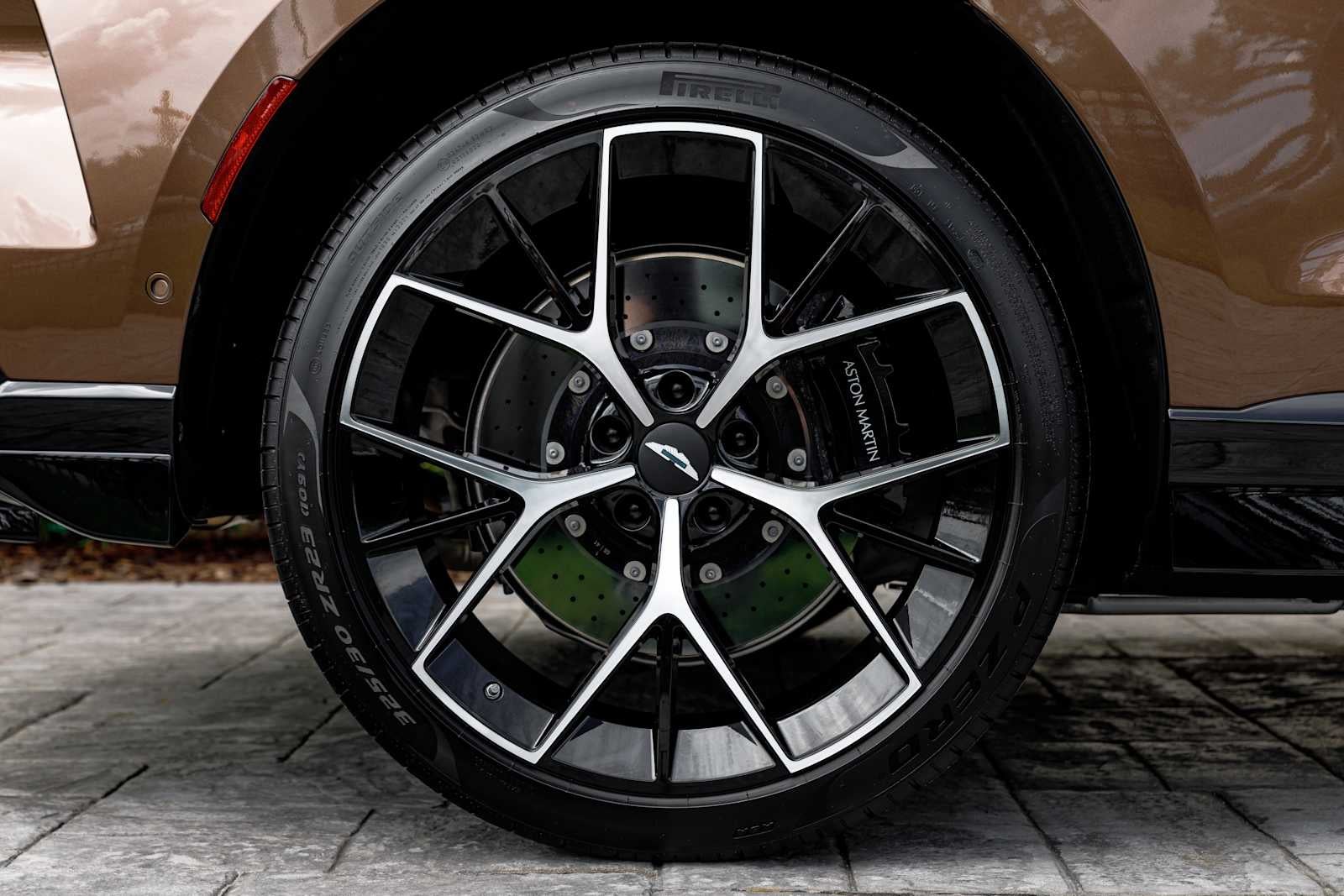 2025 Aston Martin DBX 707