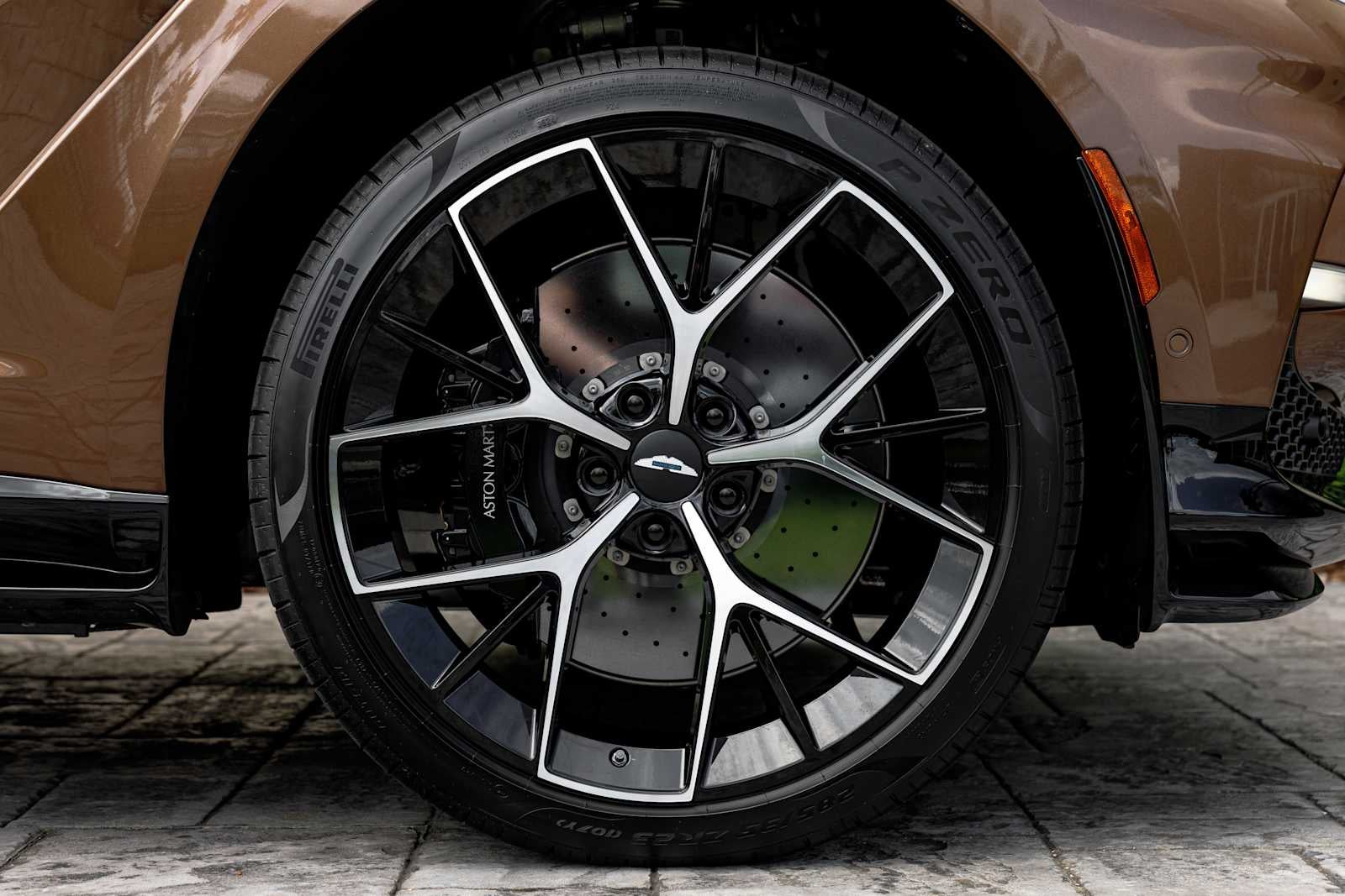 2025 Aston Martin DBX 707