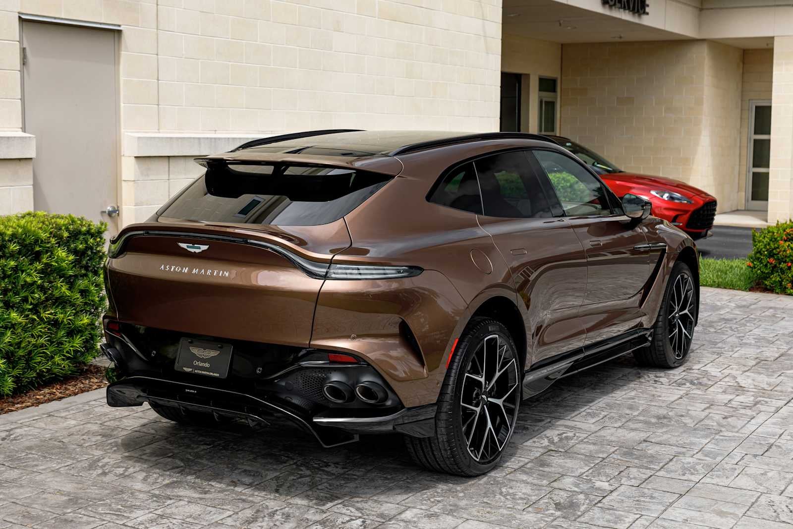 2025 Aston Martin DBX 707