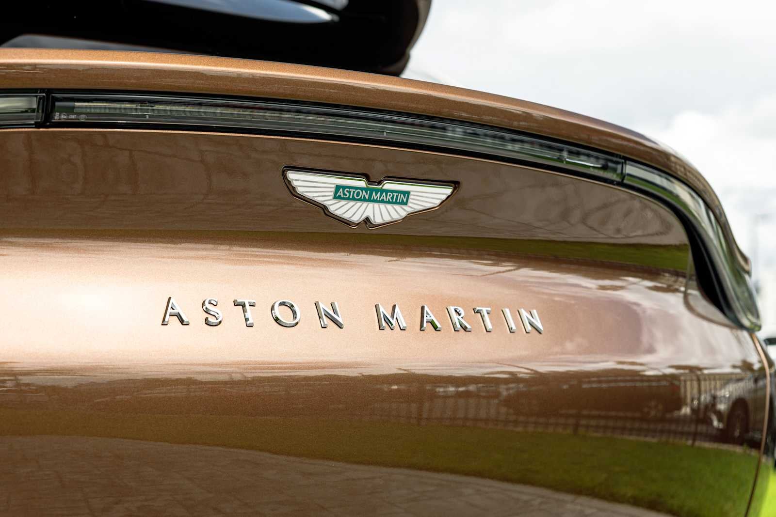 2025 Aston Martin DBX 707