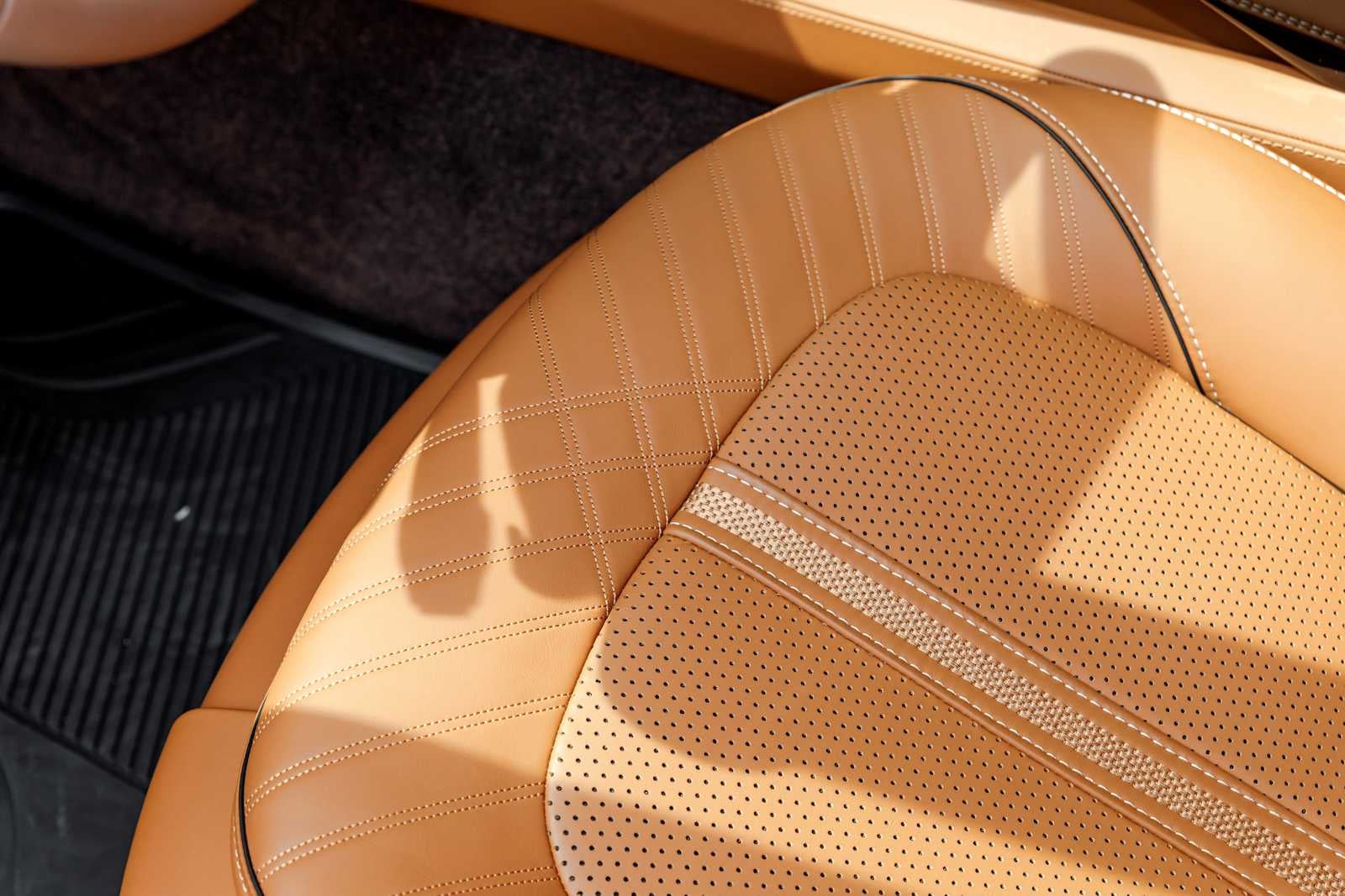 2025 Aston Martin DBX 707