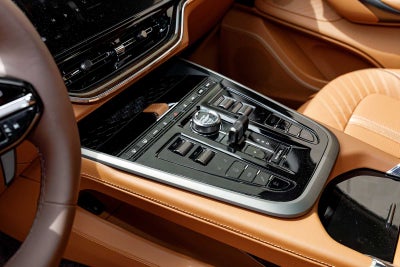 2025 Aston Martin DBX 707